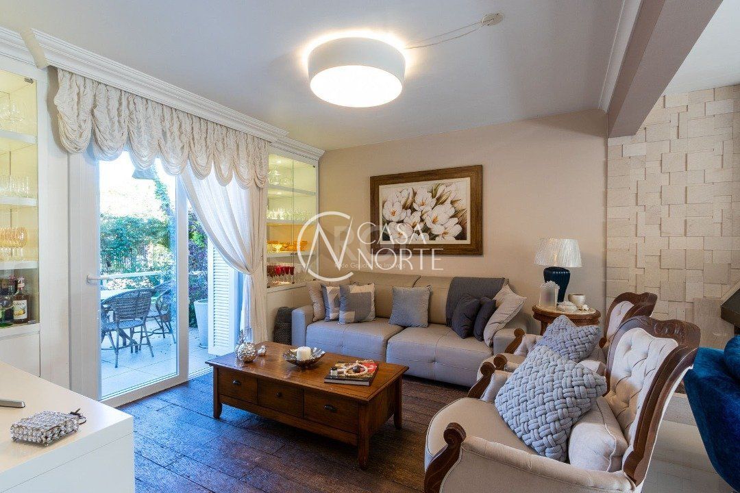Casa de Condomínio à venda com 4 quartos, 240m², 1 suíte, 2 vagas, Rua Pasteur no bairro Ipanema em Porto Alegre