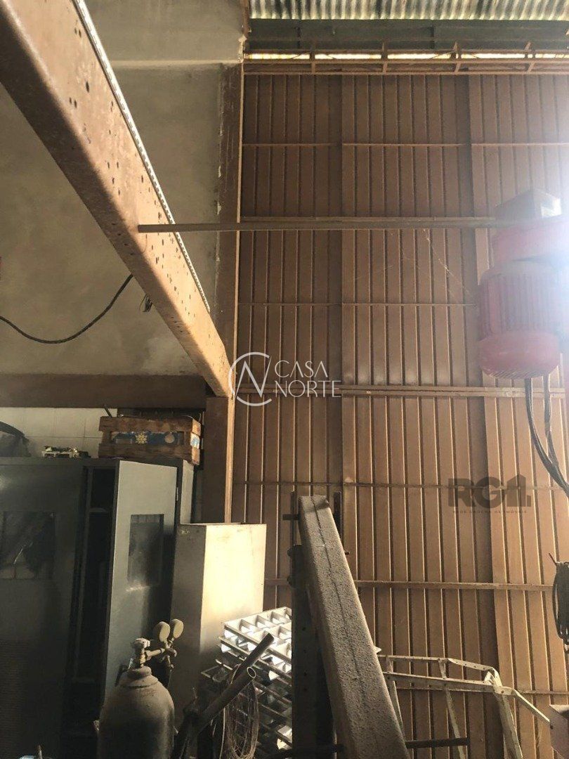 Pavilhão à venda  com 720m², Avenida Veiga no bairro Coronel Aparício Borges em Porto Alegre