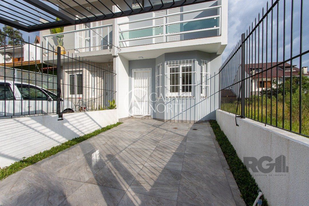 Sobrado à venda com 2 quartos, 88m², 2 suítes, 1 vaga, Rua Nestor José Nitschke no bairro Guarujá em Porto Alegre