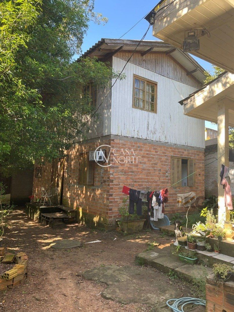Casa à venda com 6 quartos, 200m², Rua Hygino Russi Lima no bairro Ponta Grossa em Porto Alegre