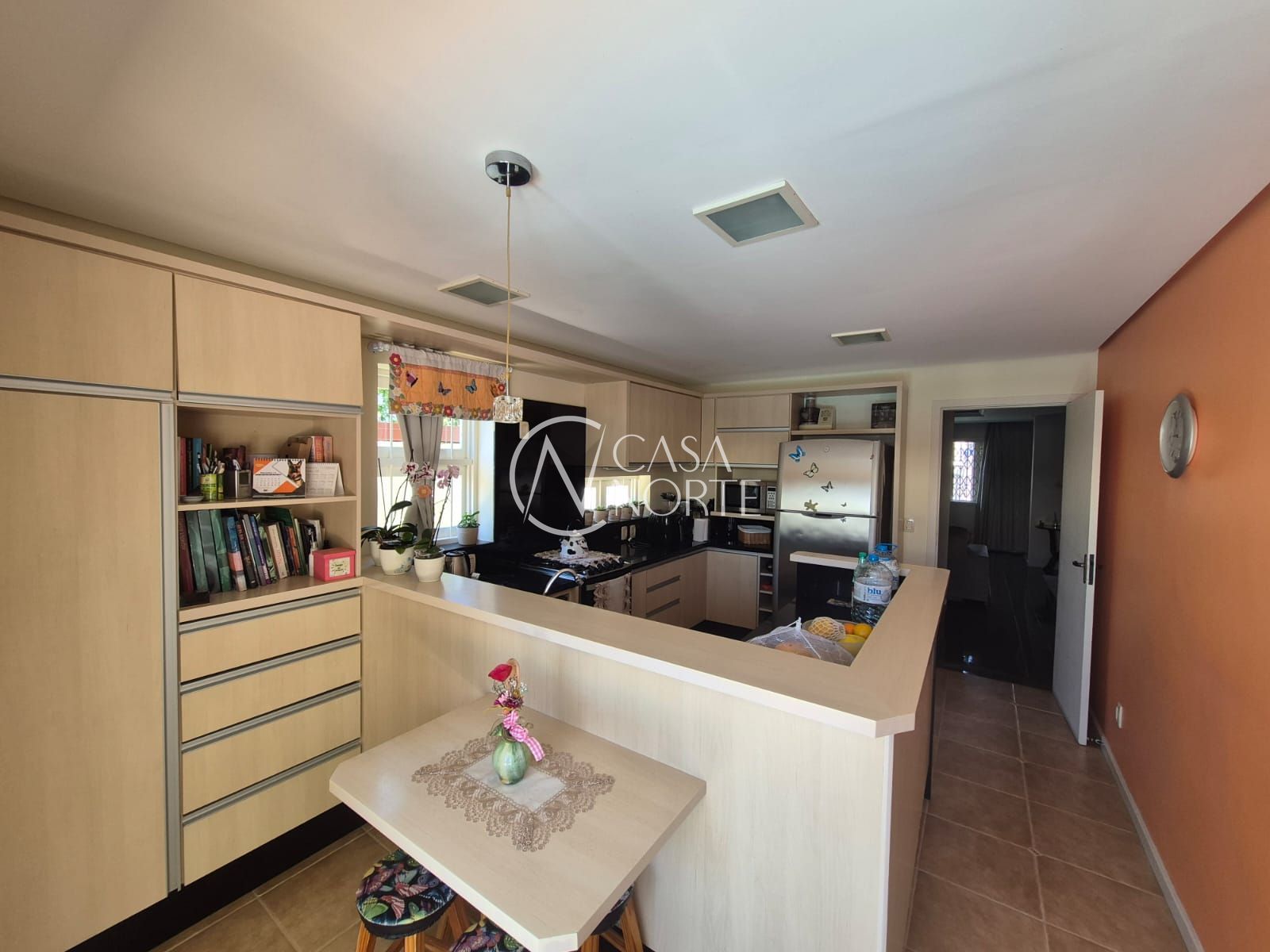 Casa à venda com 3 quartos, 300m², 1 suíte, 3 vagas, Rua Doutor Mário Totta no bairro Tristeza em Porto Alegre