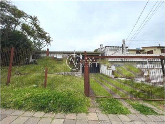 Casa à venda com 5 quartos, 305m², 4 suítes, 2 vagas, Avenida Jacuí no bairro Cristal em Porto Alegre