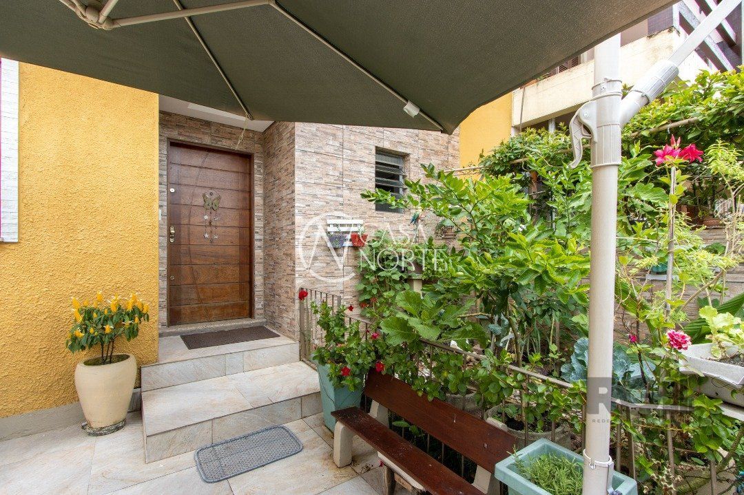 Casa à venda com 3 quartos, 90m², 1 suíte, 3 vagas, Rua Marcos Wainstein no bairro Vila Nova em Porto Alegre