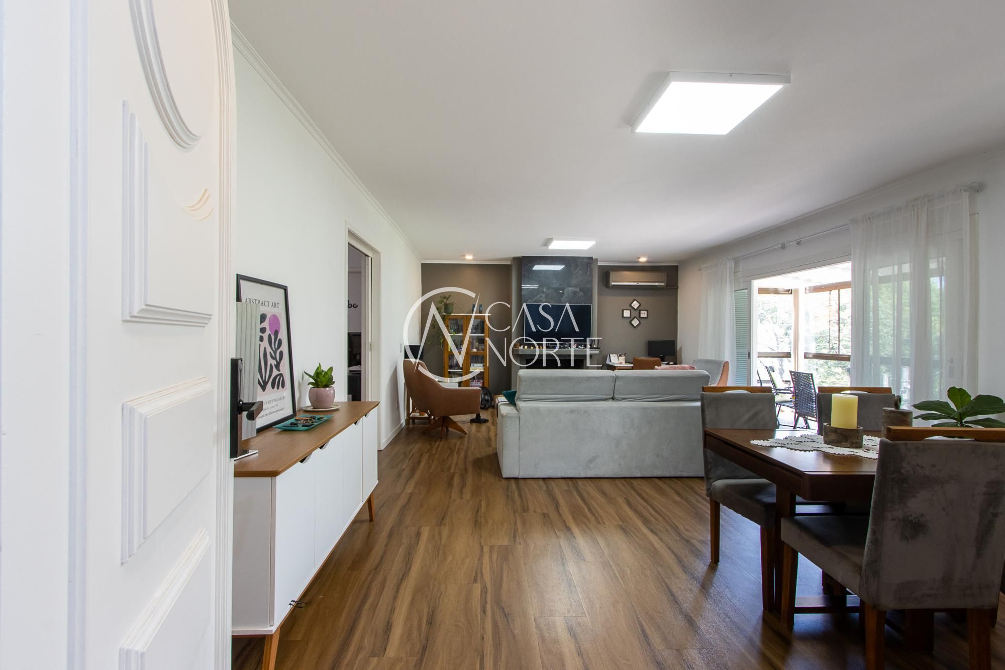 Casa à venda com 3 quartos, 237m², 1 suíte, 2 vagas, Rua Canto e Melo no bairro Nonoai em Porto Alegre