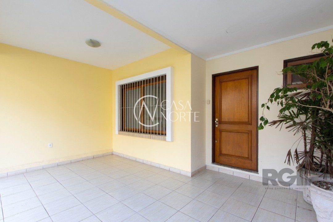 Casa de Condomínio à venda com 3 quartos, 192m², 1 suíte, 2 vagas, Avenida Eduardo Prado no bairro Cavalhada em Porto Alegre