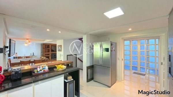 Casa de Condomínio à venda com 4 quartos, 297m², 1 suíte, 4 vagas, Avenida Coronel Marcos no bairro Pedra Redonda em Porto Alegre