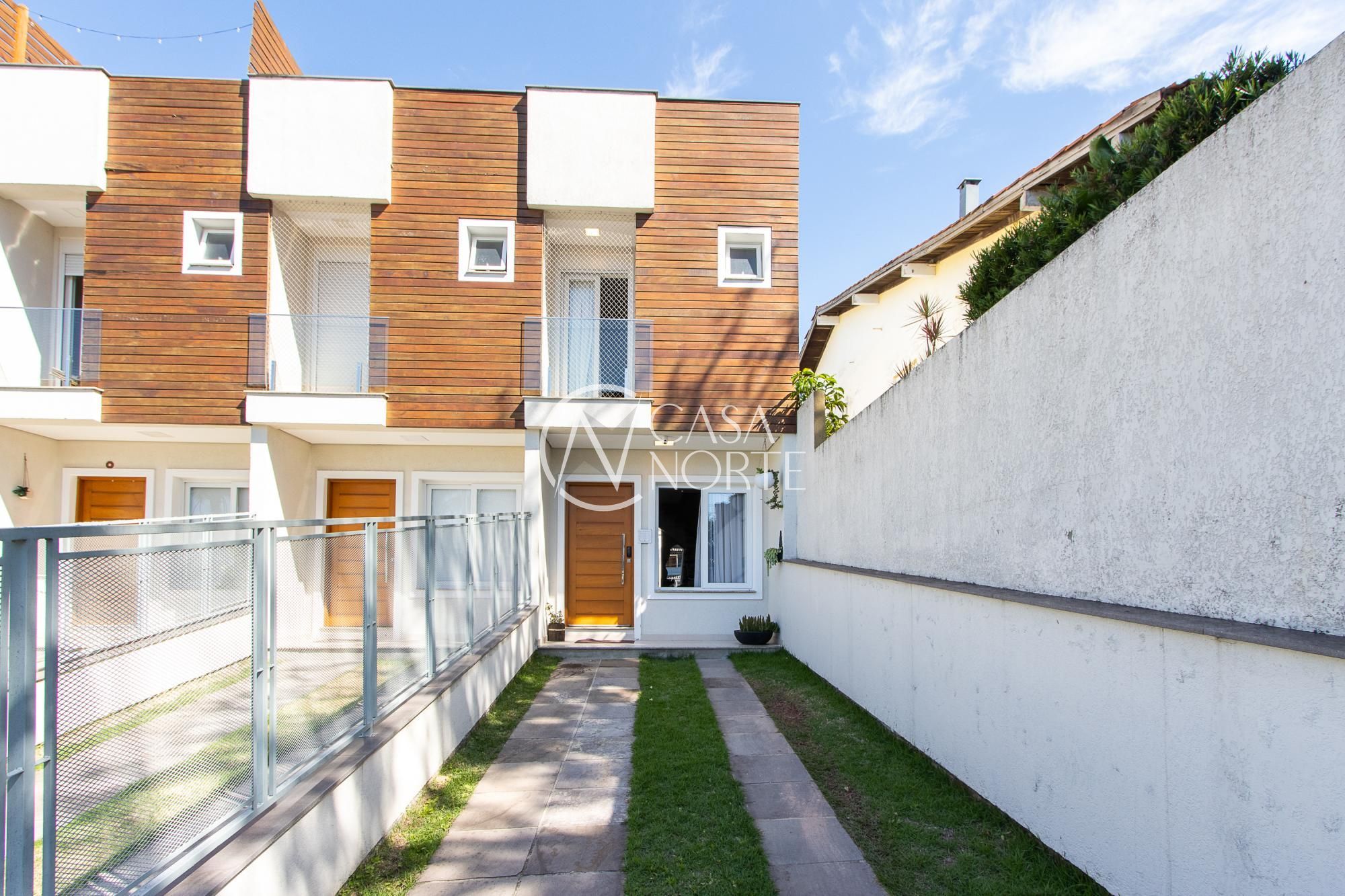 Casa à venda com 3 quartos, 104m², 2 suítes, 2 vagas, Rua Padre João Batista Reus no bairro Vila Conceição em Porto Alegre