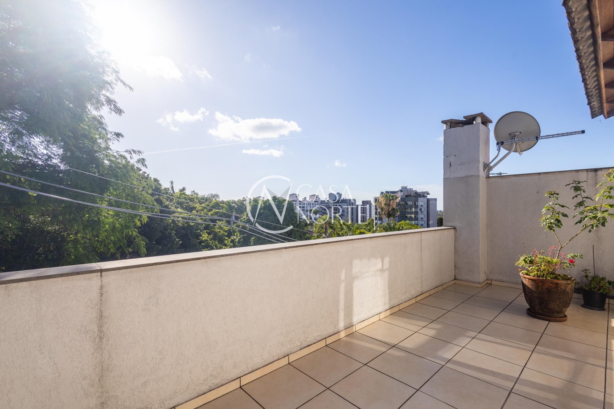 Casa à venda com 3 quartos, 214m², 1 suíte, Rua Dona Paulina no bairro Tristeza em Porto Alegre