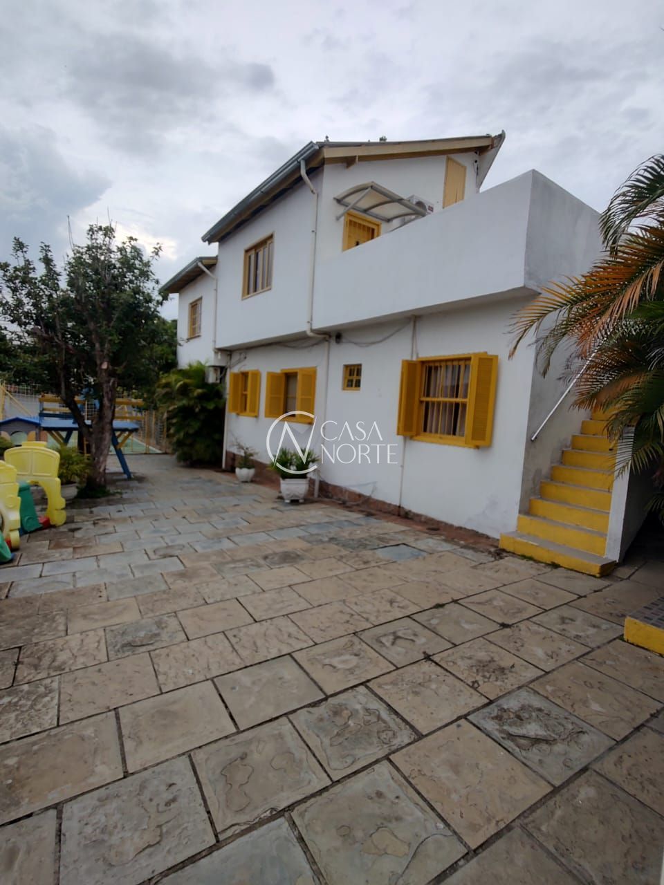 Prédio Comercial à venda com 4 quartos, 332m², Rua Atílio Supertti no bairro Vila Nova em Porto Alegre