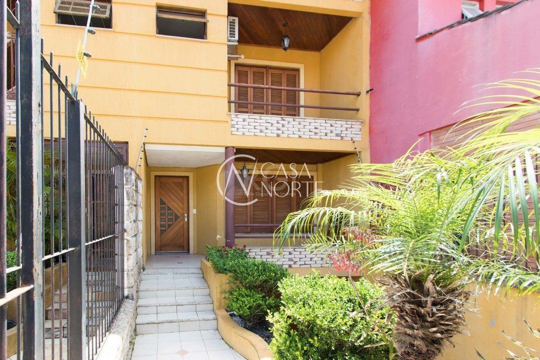 Casa à venda com 3 quartos, 204m², 1 suíte, 3 vagas, Rua Jair de Moura Calixto no bairro Ipanema em Porto Alegre