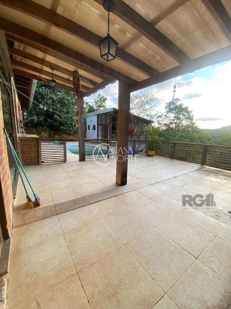 Sítio à venda com 3 quartos, 387m², 1 suíte, 6 vagas, Estrada Júlio Antônio Pereira no bairro Hípica em Porto Alegre