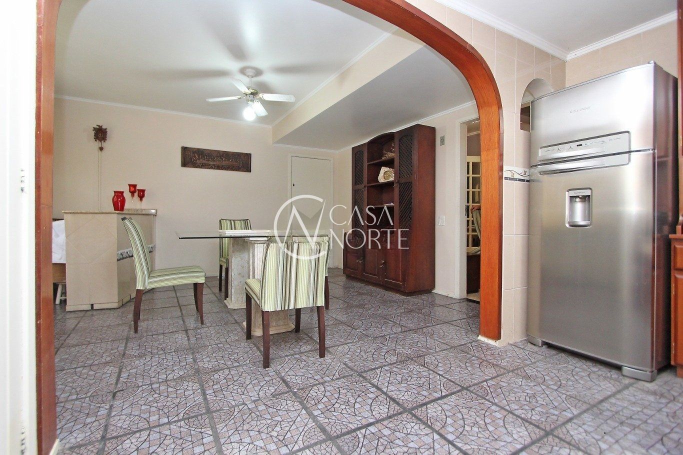 Casa à venda com 3 quartos, 248m², 5 vagas, Rua Padre Alois Kades no bairro Jardim Europa em Porto Alegre
