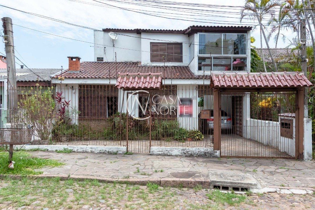 Casa à venda com 6 quartos, 149m², 2 suítes, Rua Fabio de Barros no bairro Nonoai em Porto Alegre