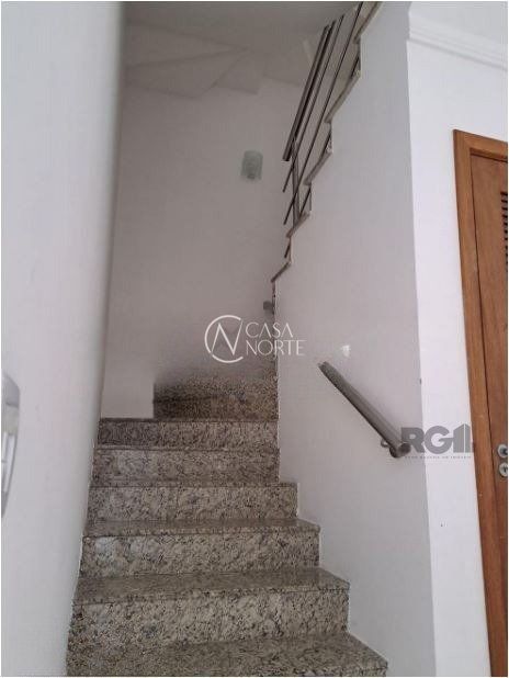 Casa à venda com 3 quartos, 181m², 1 suíte, 2 vagas, Rua do Pampa no bairro Costa e Silva em Porto Alegre