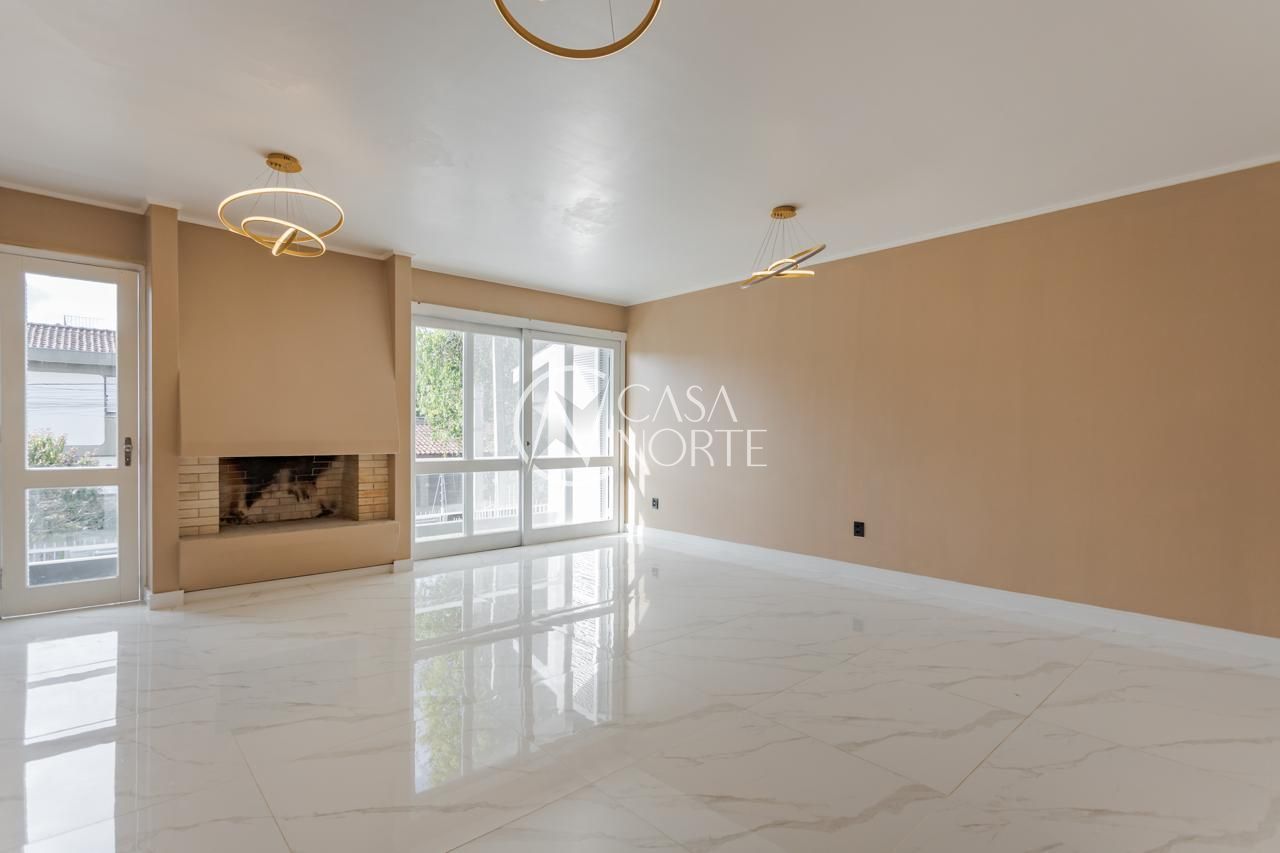 Casa à venda com 3 quartos, 223m², 1 suíte, 3 vagas, Travessa Bermudas no bairro Jardim Lindóia em Porto Alegre