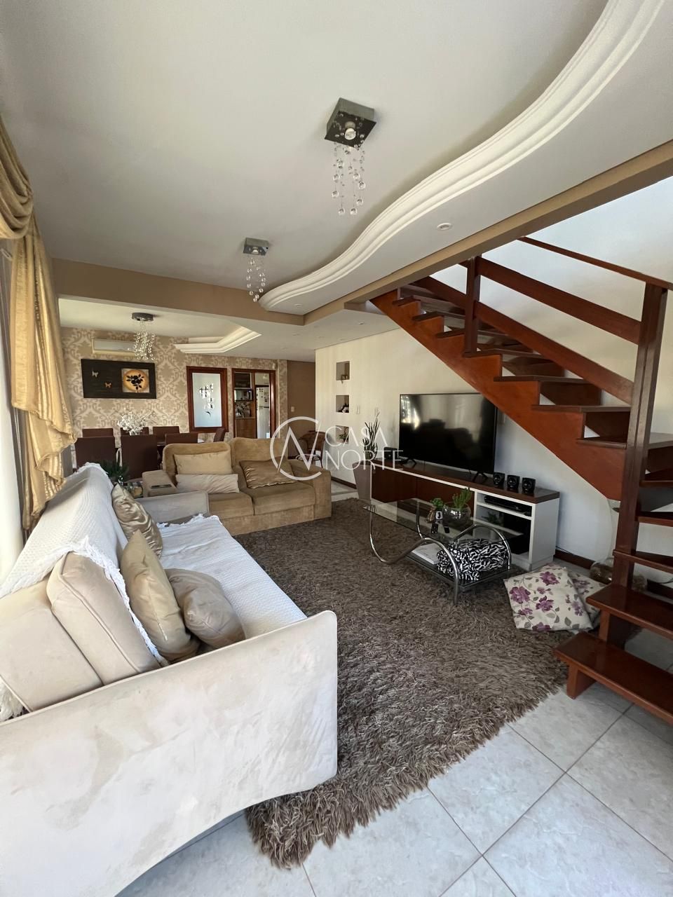 Casa à venda com 3 quartos, 250m², 1 suíte, 3 vagas, Rua Manaca no bairro Hípica em Porto Alegre