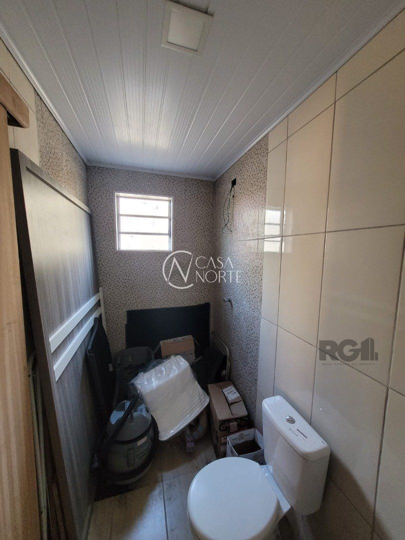 Casa à venda com 2 quartos, 142m², 1 suíte, 2 vagas, Avenida Orleaes no bairro Guarujá em Porto Alegre