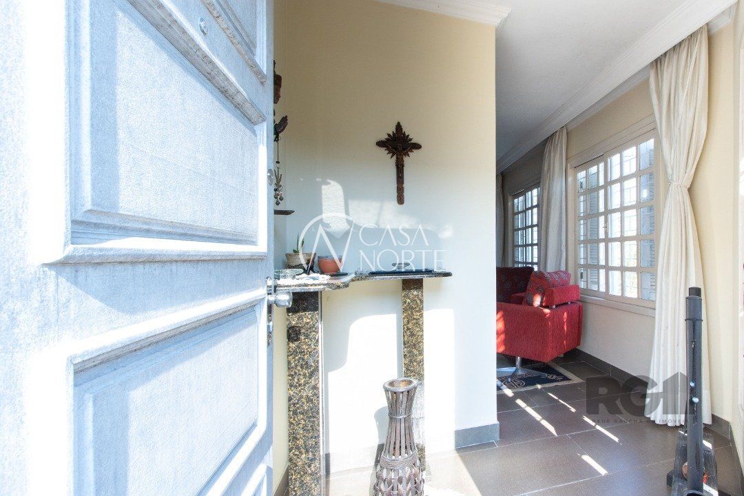 Casa à venda com 4 quartos, 285m², 3 suítes, 5 vagas, Rua Paulo Derly Strehl no bairro Espírito Santo em Porto Alegre