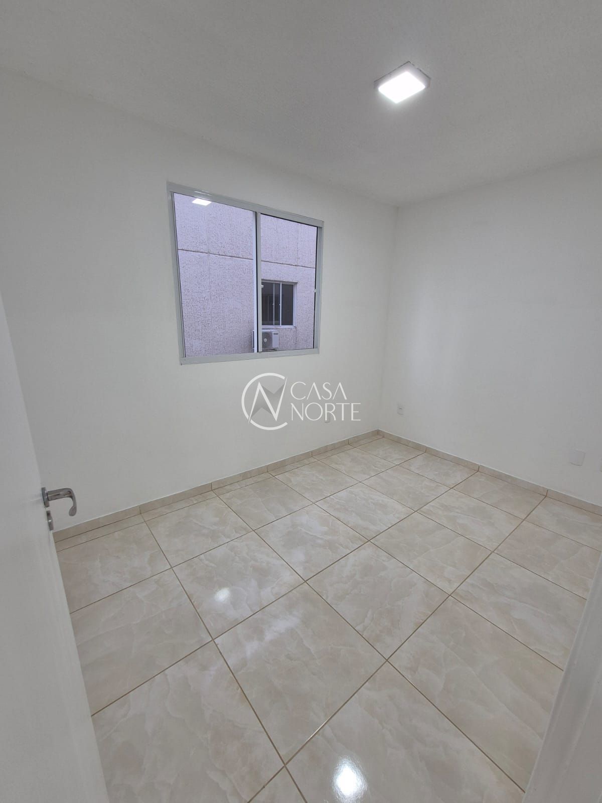Apartamento à venda com 2 quartos, 41m², 1 vaga, Rua Inocêncio de Oliveira Alves no bairro Rubem Berta em Porto Alegre
