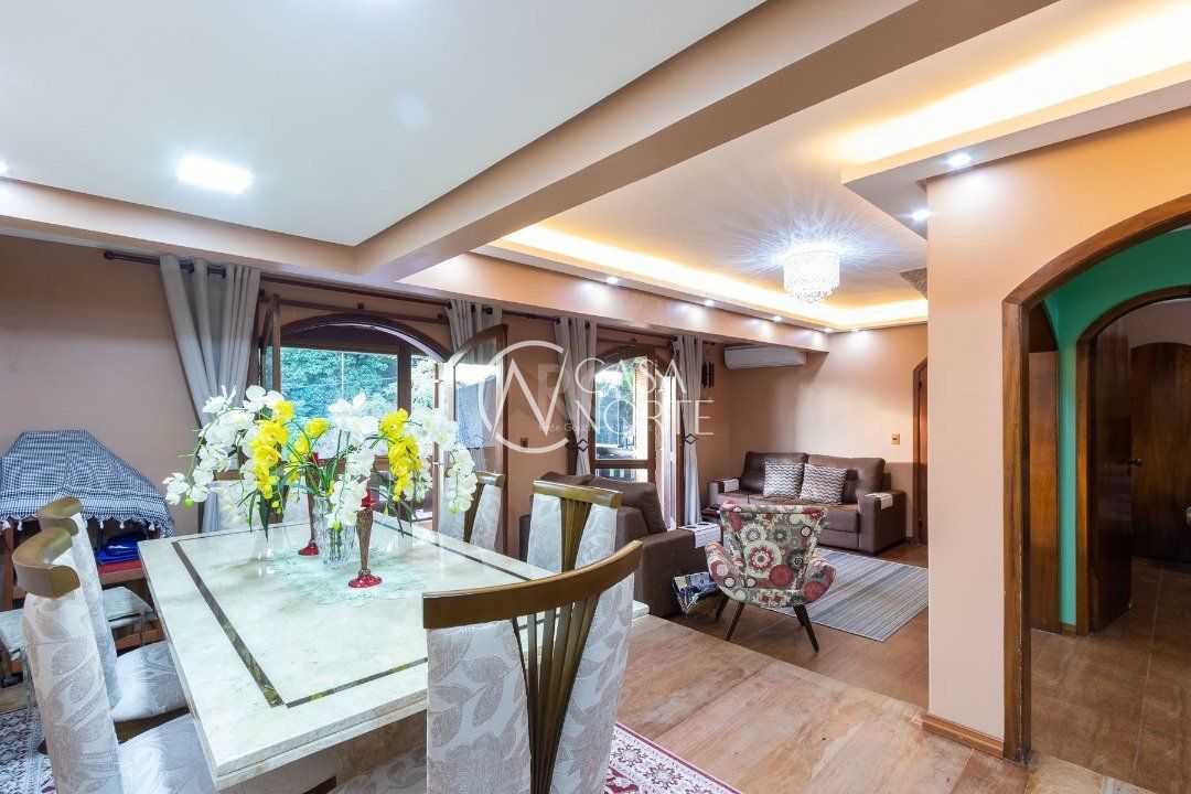 Casa à venda com 3 quartos, 232m², 1 suíte, 4 vagas, Avenida Fabio Araujo Santos no bairro Nonoai em Porto Alegre