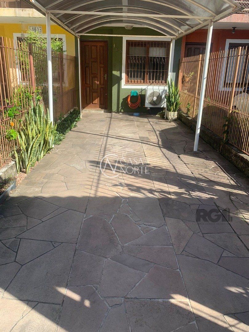 Casa à venda com 3 quartos, 77m², 2 vagas, Rua Izar Faria Correa Santanna no bairro Hípica em Porto Alegre