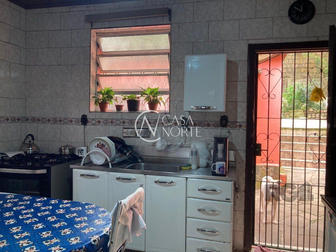 Terreno à venda  com 400m², Rua Eurico Lara no bairro Medianeira em Porto Alegre