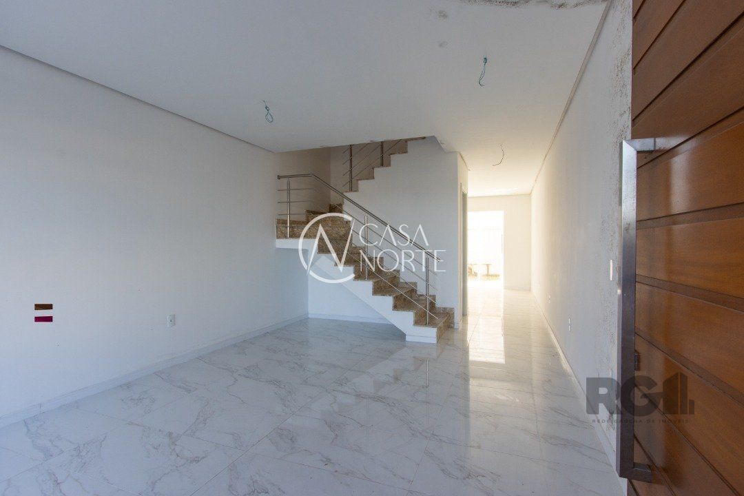 Sobrado à venda com 4 quartos, 165m², 4 suítes, 1 vaga, Avenida Altos do Santa Rita no bairro Aberta dos Morros em Porto Alegre