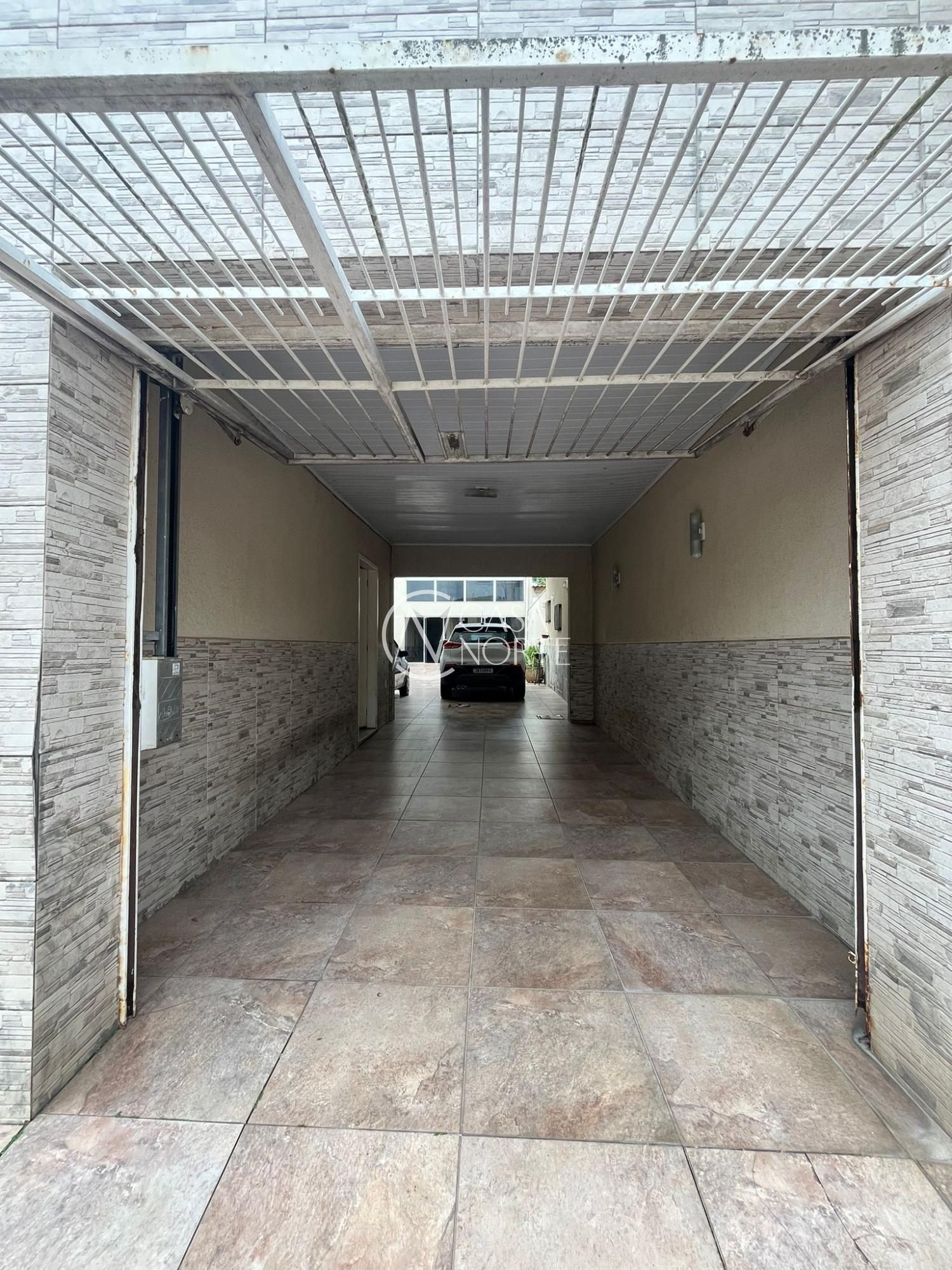 Casa à venda com 3 quartos, 139m², 6 vagas, Rua Breno Baldo no bairro Cavalhada em Porto Alegre