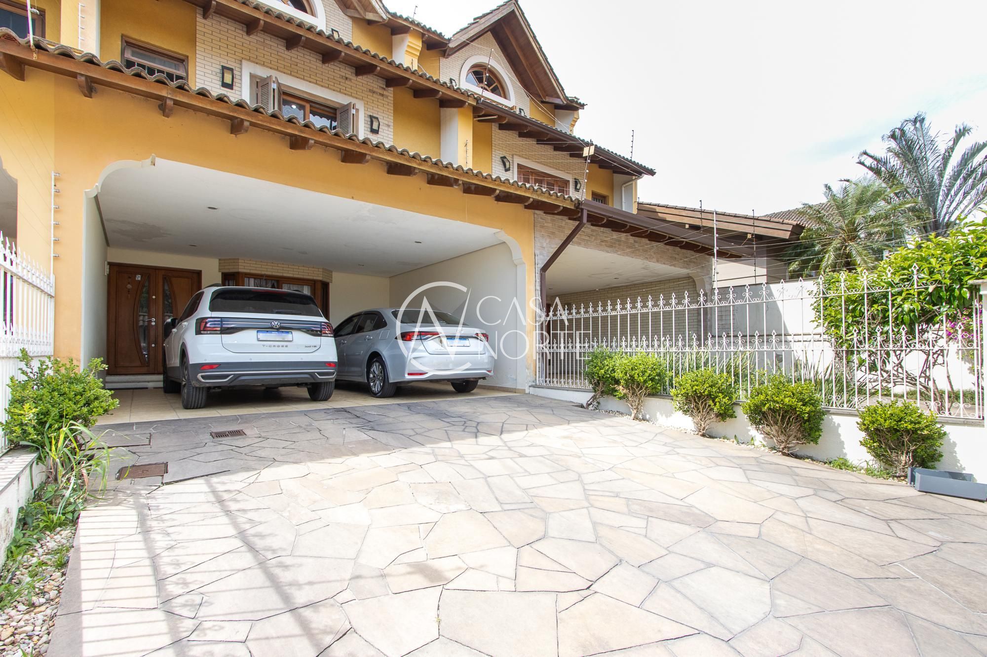 Casa de Condomínio à venda com 3 quartos, 303m², 1 suíte, 4 vagas, Avenida Copacabana no bairro Tristeza em Porto Alegre