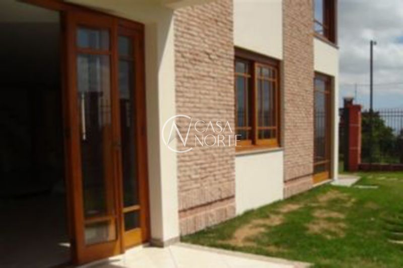 Casa à venda com 3 quartos, 270m², 1 suíte, Estrada das Furnas no bairro Vila Nova em Porto Alegre