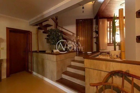 Casa à venda com 4 quartos, 350m², 1 suíte, 3 vagas, Rua Doutor Paulino Guerra no bairro Jardim Itu em Porto Alegre