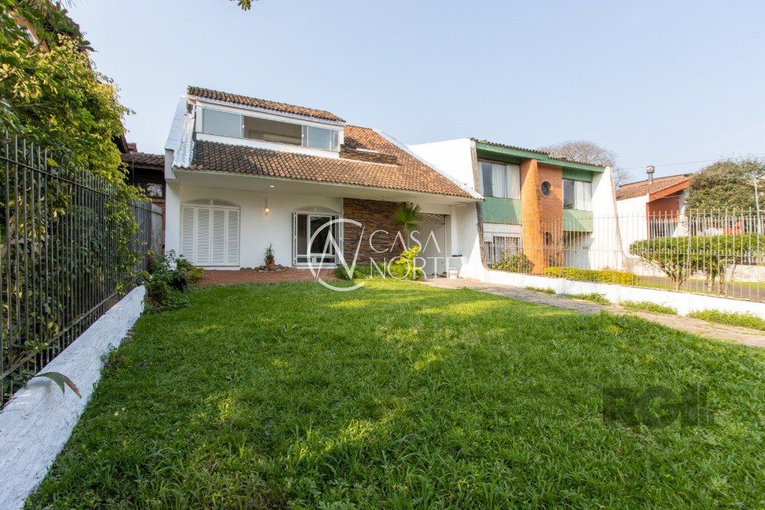 Casa à venda com 3 quartos, 337m², 1 suíte, 3 vagas, Avenida Cai no bairro Cristal em Porto Alegre