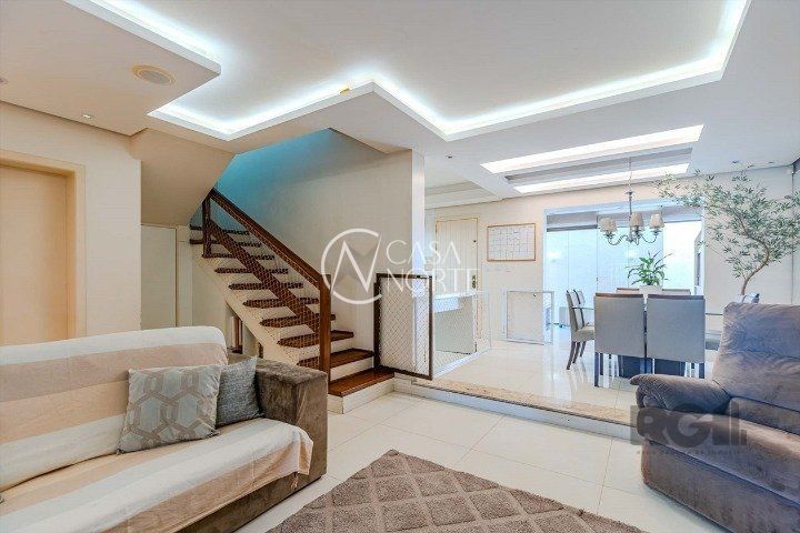 Casa à venda com 3 quartos, 210m², 1 suíte, 2 vagas, Rua Doutor Dias de Carvalho no bairro Tristeza em Porto Alegre