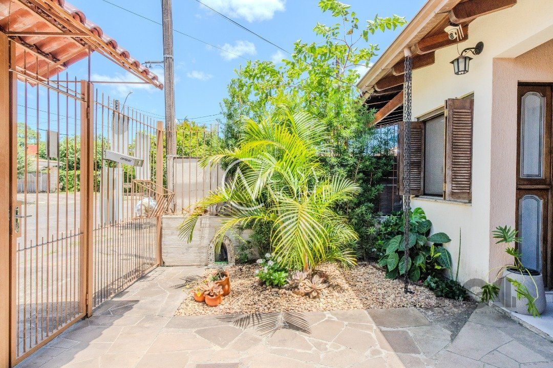 Casa à venda com 3 quartos, 124m², 1 suíte, 2 vagas, Rua Edgar Sanches Laurent no bairro Hípica em Porto Alegre