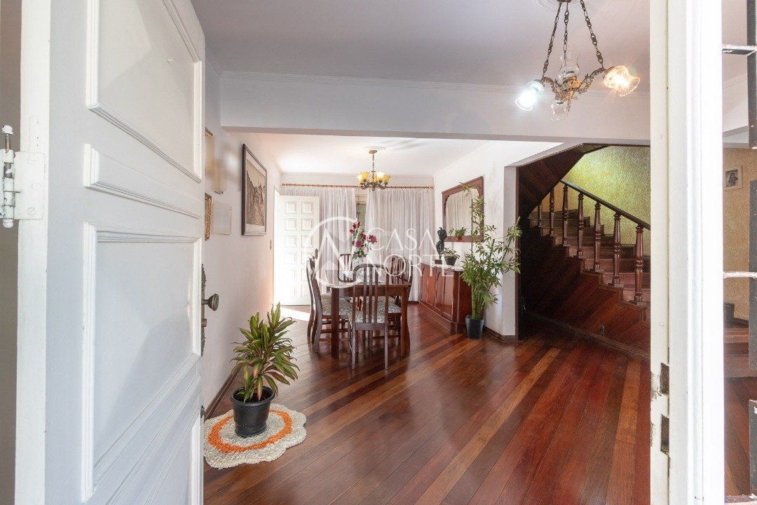 Casa à venda com 3 quartos, 280m², 1 suíte, 2 vagas, Rua Investigador Pedro Loeci Martins no bairro Nonoai em Porto Alegre