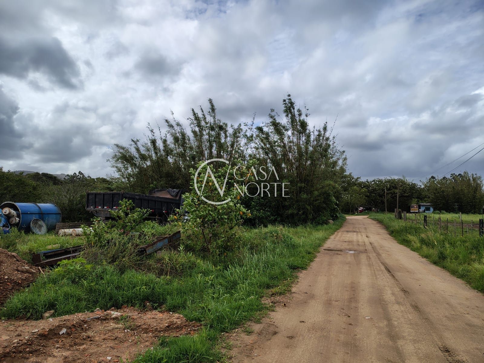 Sítio à venda , 1000m², Avenida Juca Batista no bairro Chapéu do Sol em Porto Alegre