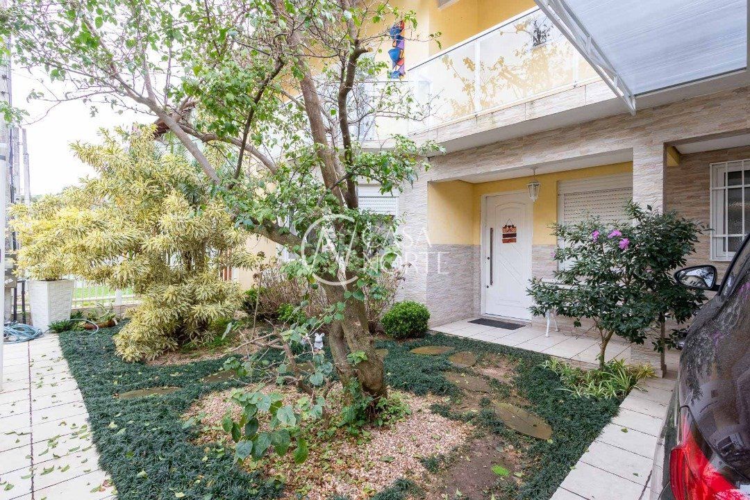 Casa à venda com 3 quartos, 342m², 2 suítes, 2 vagas, Rua Ancara no bairro Espírito Santo em Porto Alegre
