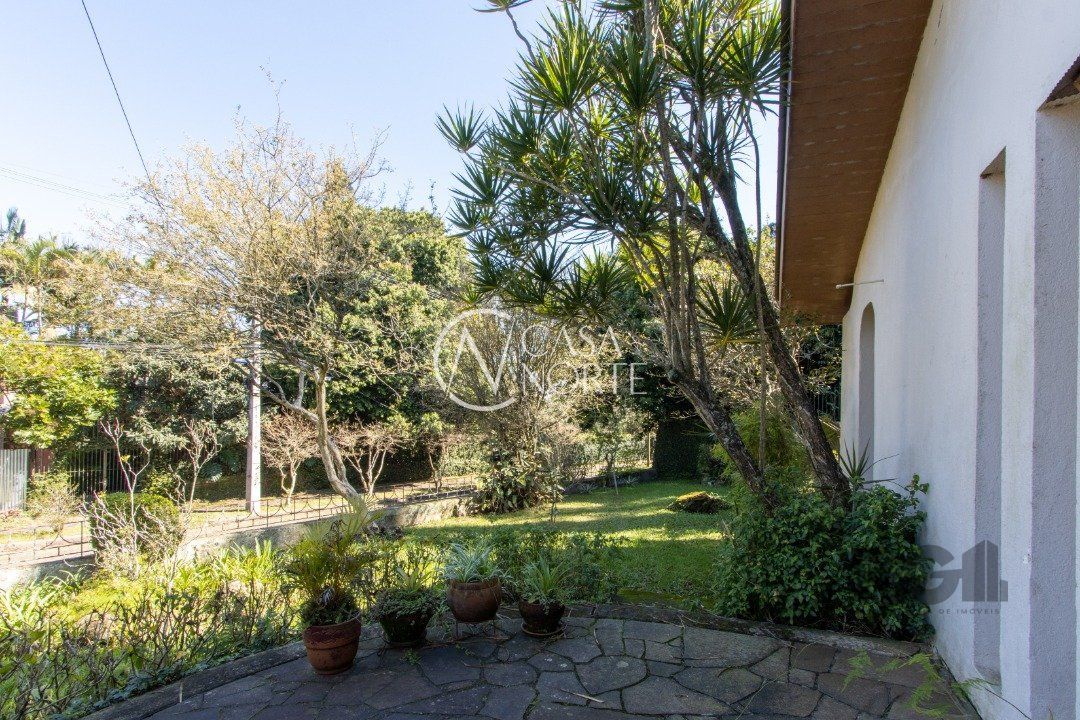 Casa à venda com 3 quartos, 266m², 1 suíte, 3 vagas, Rua Cariri no bairro Vila Assunção em Porto Alegre