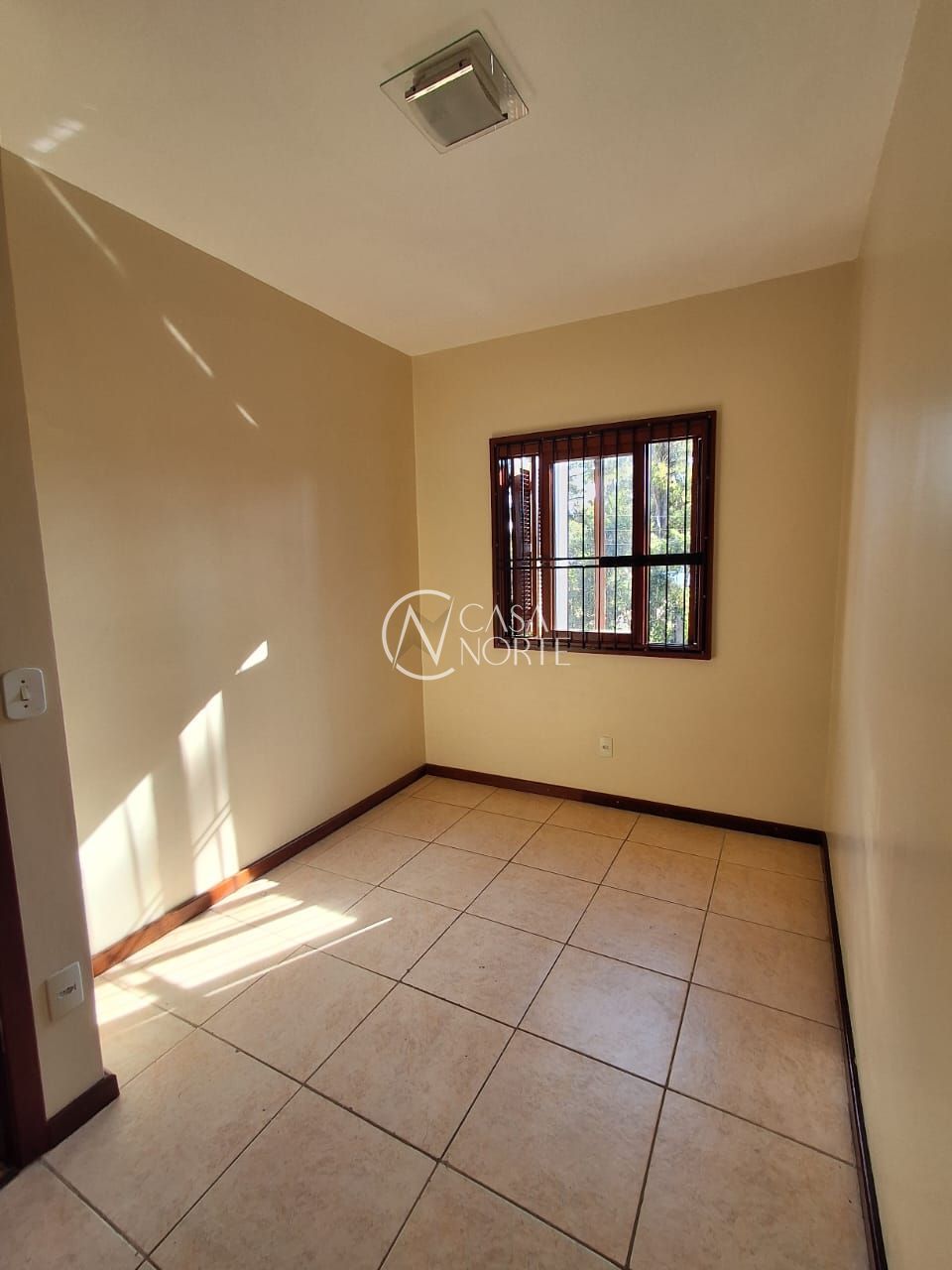 Casa à venda com 2 quartos, 54m², 2 vagas, Avenida Nossa Senhora de Guadalupe no bairro Hípica em Porto Alegre