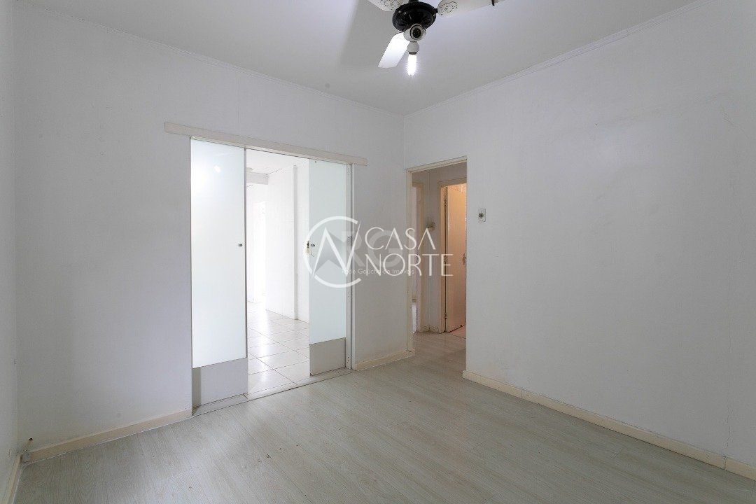 Casa à venda com 5 quartos, 374m², 10 vagas, Rua Professor Ivo Corseuil no bairro Petrópolis em Porto Alegre