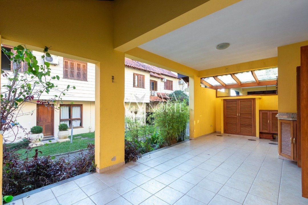 Casa de Condomínio à venda com 3 quartos, 174m², 1 suíte, 2 vagas, Rua Luis Felipe Monmany no bairro Espírito Santo em Porto Alegre