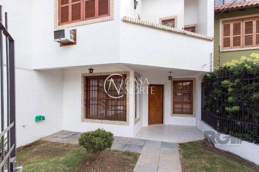 Casa à venda com 3 quartos, 161m², 1 suíte, 3 vagas, Rua Mário Assumpcao no bairro Serraria em Porto Alegre