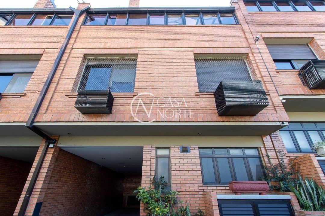 Casa de Condomínio à venda com 3 quartos, 359m², 1 suíte, 4 vagas, Avenida Jacui no bairro Cristal em Porto Alegre