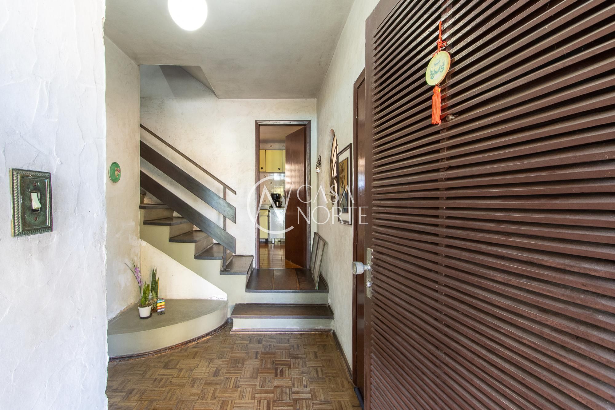 Casa à venda com 4 quartos, 216m², 2 suítes, -4 vaga, Rua Tupã no bairro Vila Assunção em Porto Alegre