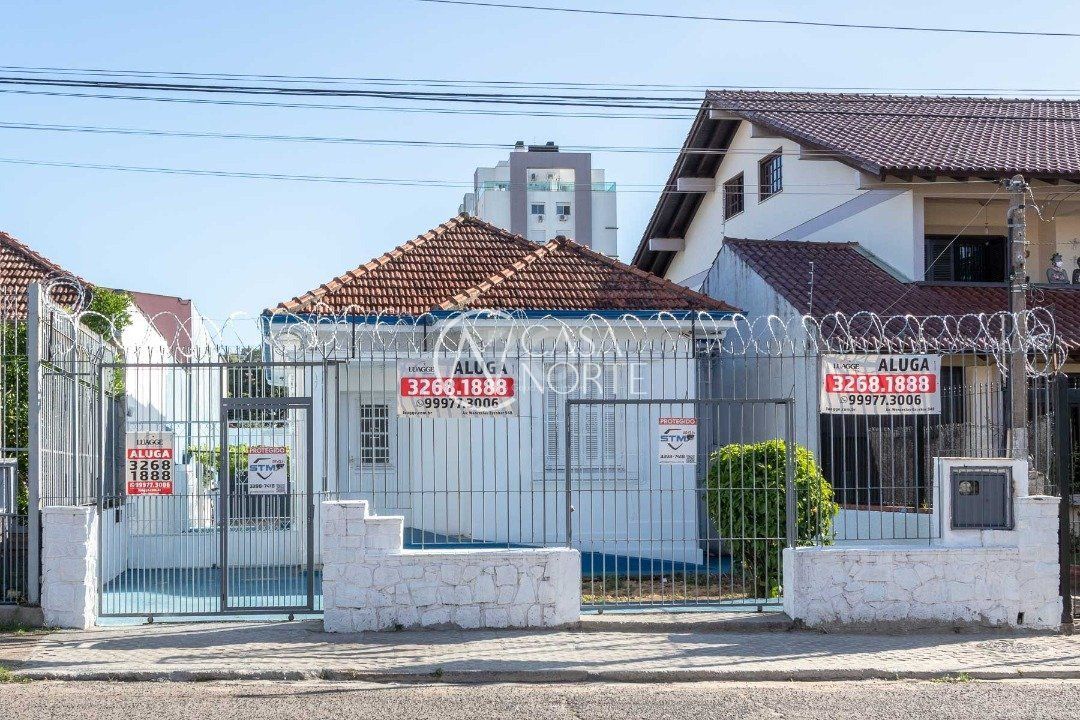 Casa à venda com 3 quartos, 180m², 3 vagas, Rua Coronel Neves no bairro Medianeira em Porto Alegre