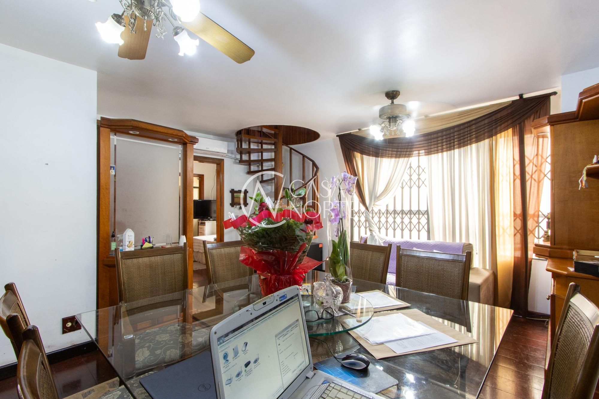 Cobertura à venda com 4 quartos, 241m², 1 suíte, Rua Eurico Lara no bairro Medianeira em Porto Alegre