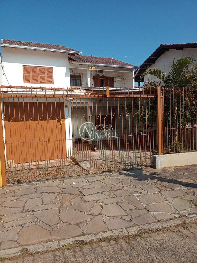 Casa à venda com 3 quartos, 180m², 1 suíte, 2 vagas, Rua Catulo da Paixao Cearense no bairro Vila Nova em Porto Alegre