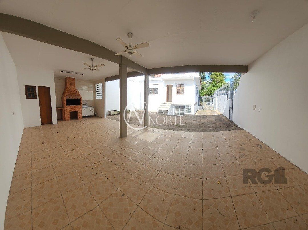 Casa à venda com 4 quartos, 300m², 1 suíte, 7 vagas, Rua Cristo Rei no bairro Jardim Sabará em Porto Alegre