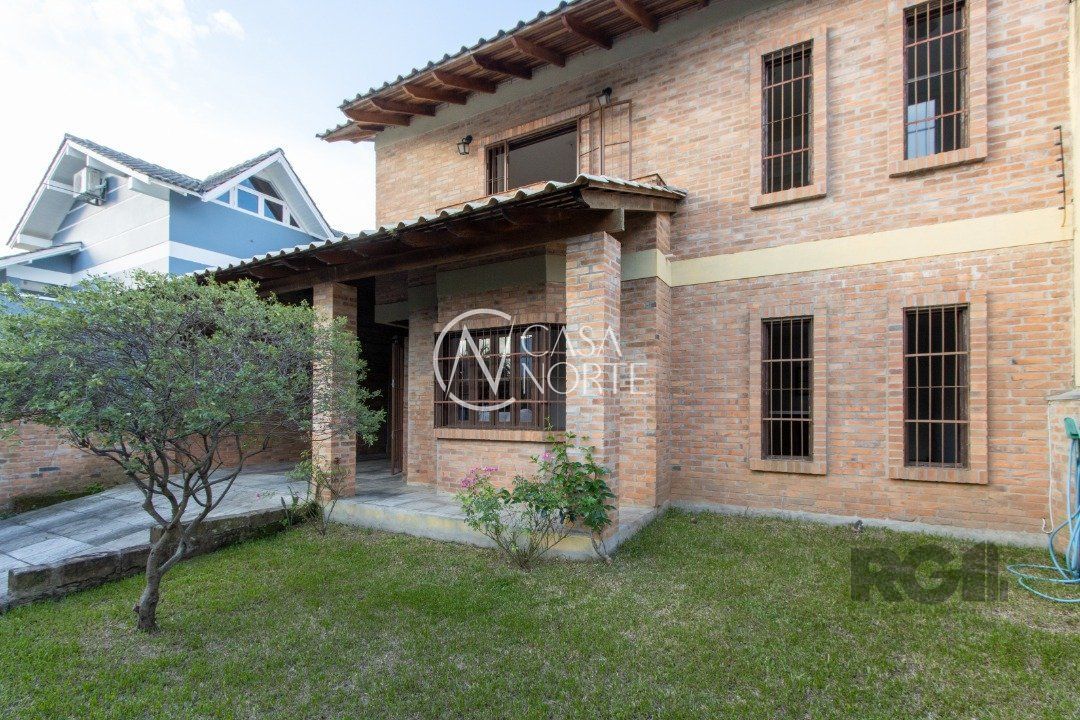 Casa à venda com 4 quartos, 267m², 1 suíte, 4 vagas, Avenida Tramandai no bairro Ipanema em Porto Alegre