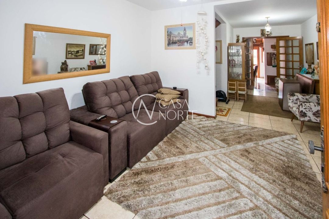 Casa à venda com 3 quartos, 123m², 1 suíte, 2 vagas, Rua James Bocacio no bairro Hípica em Porto Alegre